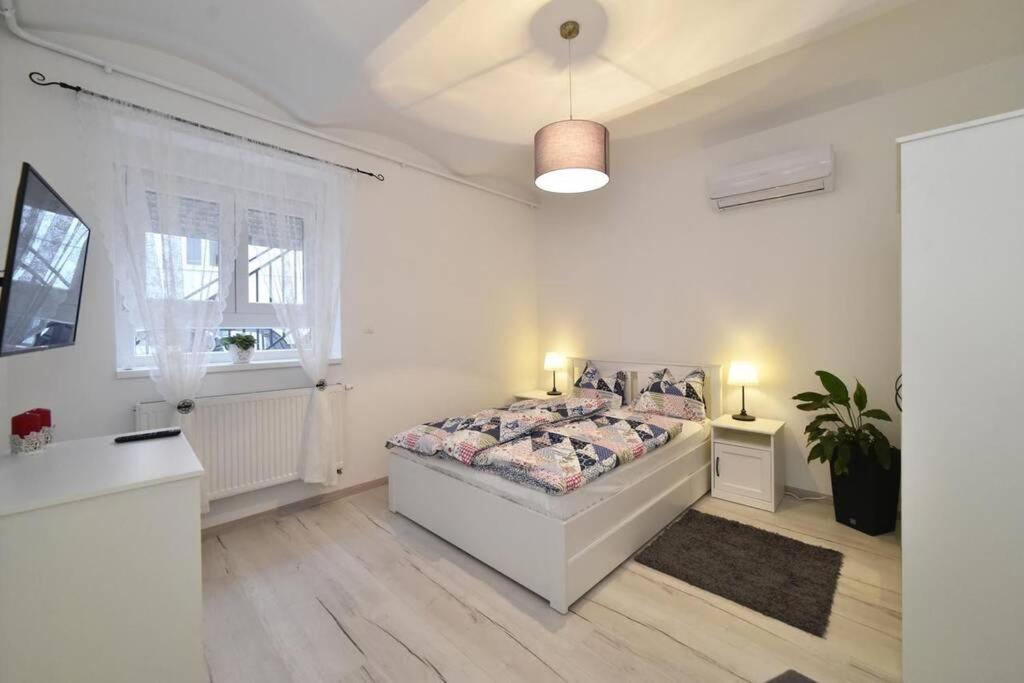 Apartament Petit Main Square Zagrzeb Zewnętrze zdjęcie