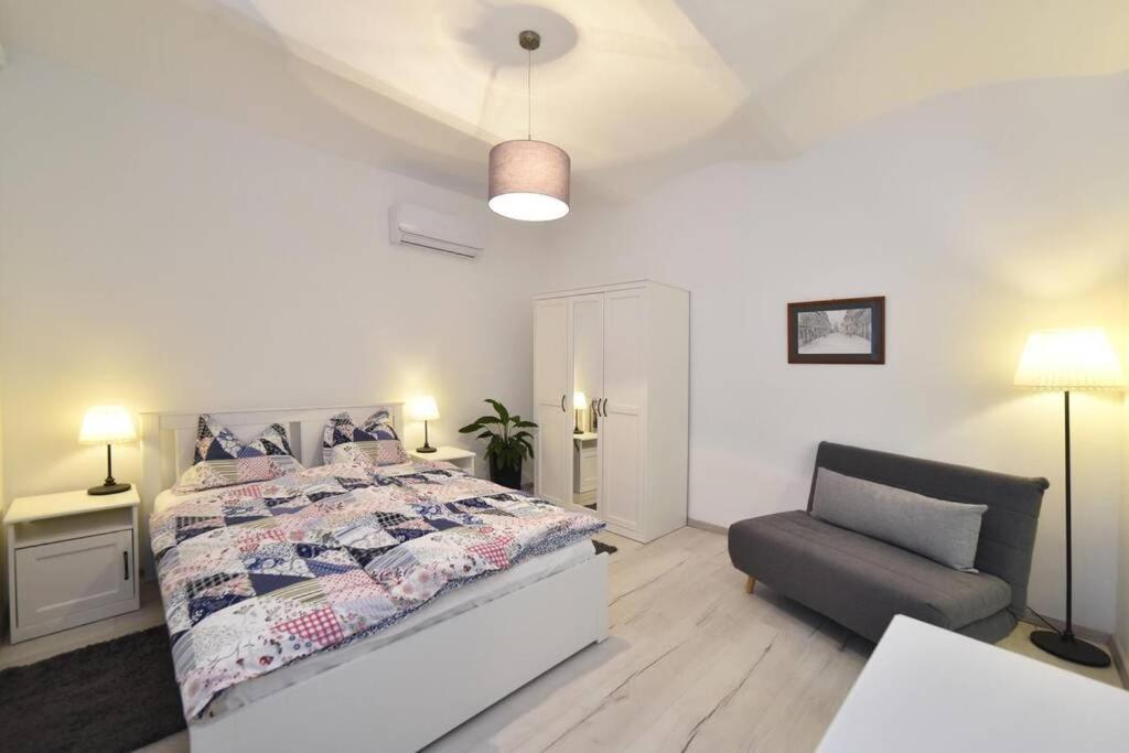 Apartament Petit Main Square Zagrzeb Zewnętrze zdjęcie